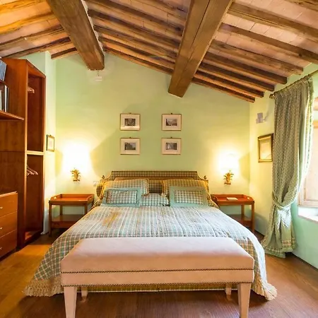 A Beautiful Tuscan Estate With Saline Pool