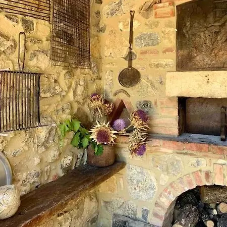 A Beautiful Tuscan Estate With Saline Pool