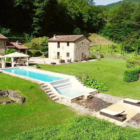 A Beautiful Tuscan Estate With Saline Pool
