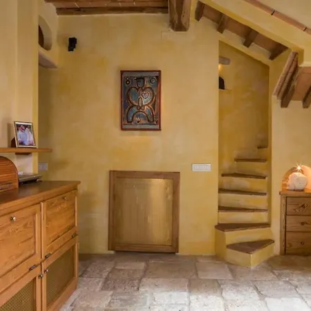 A Beautiful Tuscan Estate With Saline Pool *
