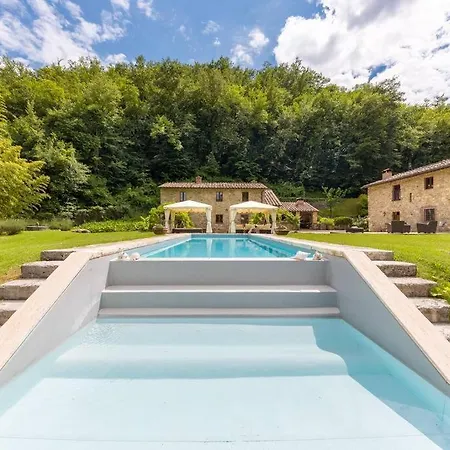A Beautiful Tuscan Estate With Saline Pool Βίλα *