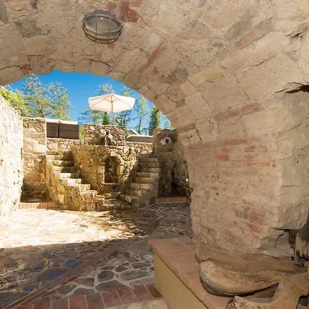 A Beautiful Tuscan Estate With Saline Pool Βίλα *