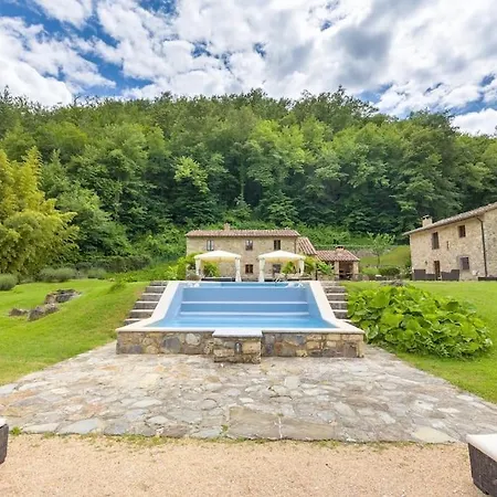 A Beautiful Tuscan Estate With Saline Pool