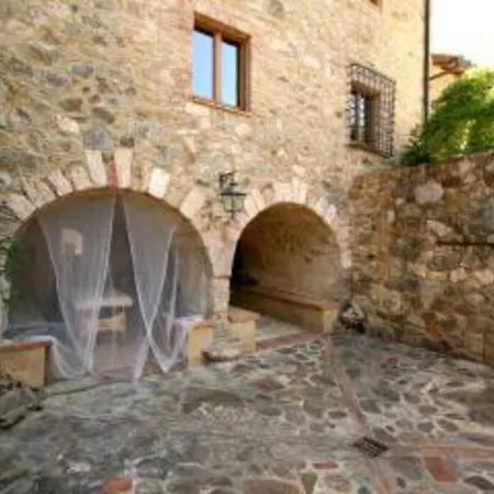 A Beautiful Tuscan Estate With Saline Pool